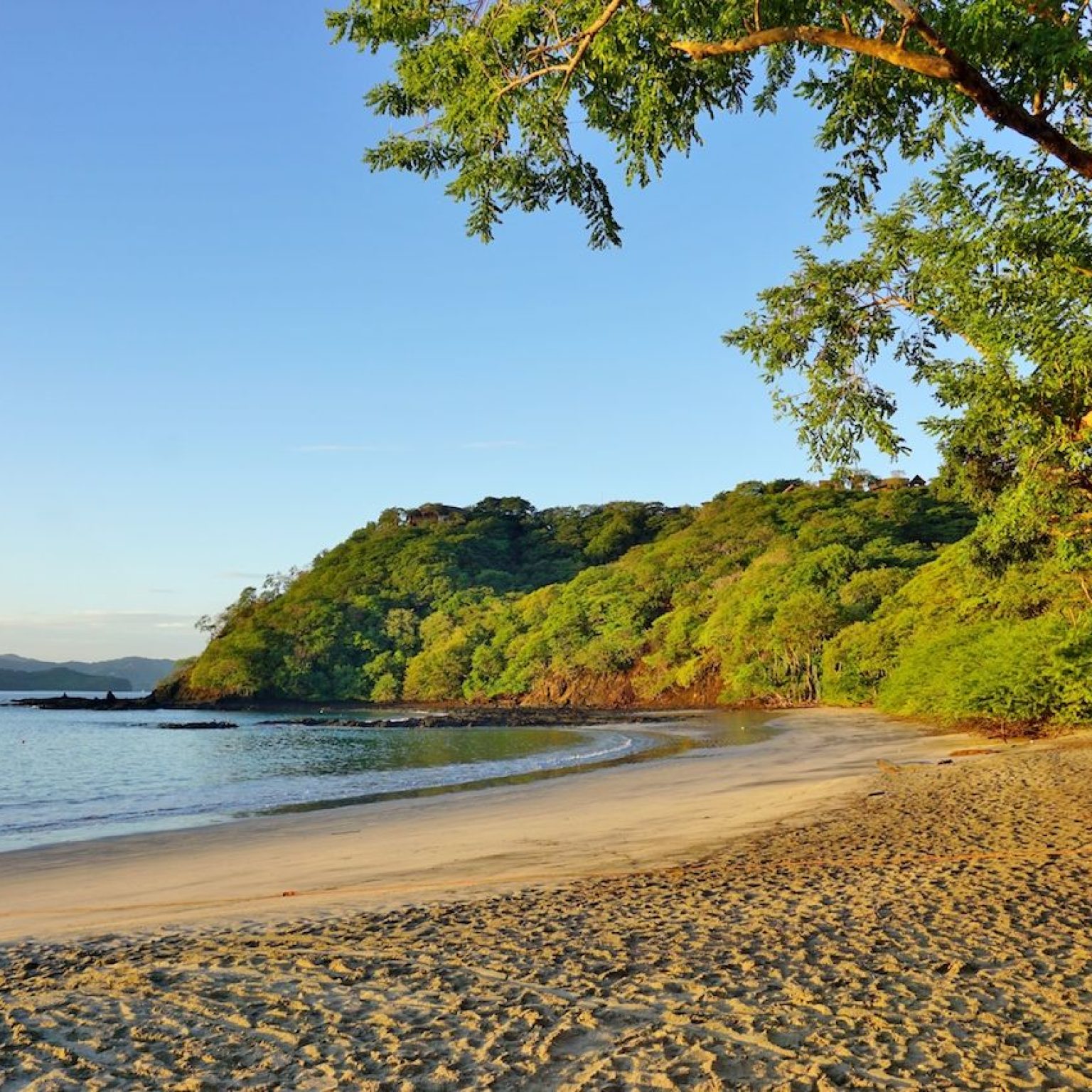 Sun-rising-over-the-Playa-Blanca-beach-in-Peninsula-Papagayo-in-Guanacaste-Costa-Rica