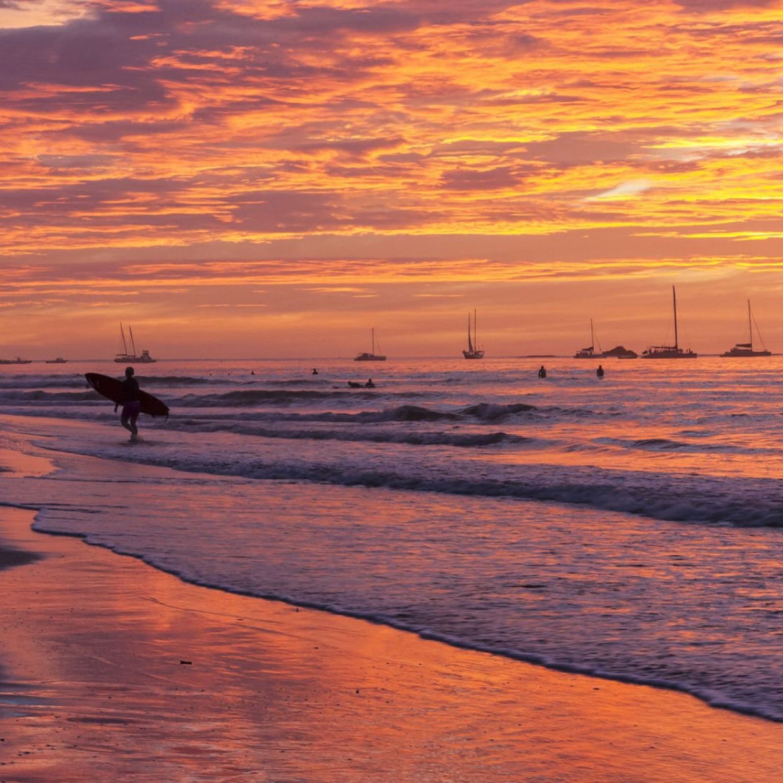 tamarindo-surfer-sunset