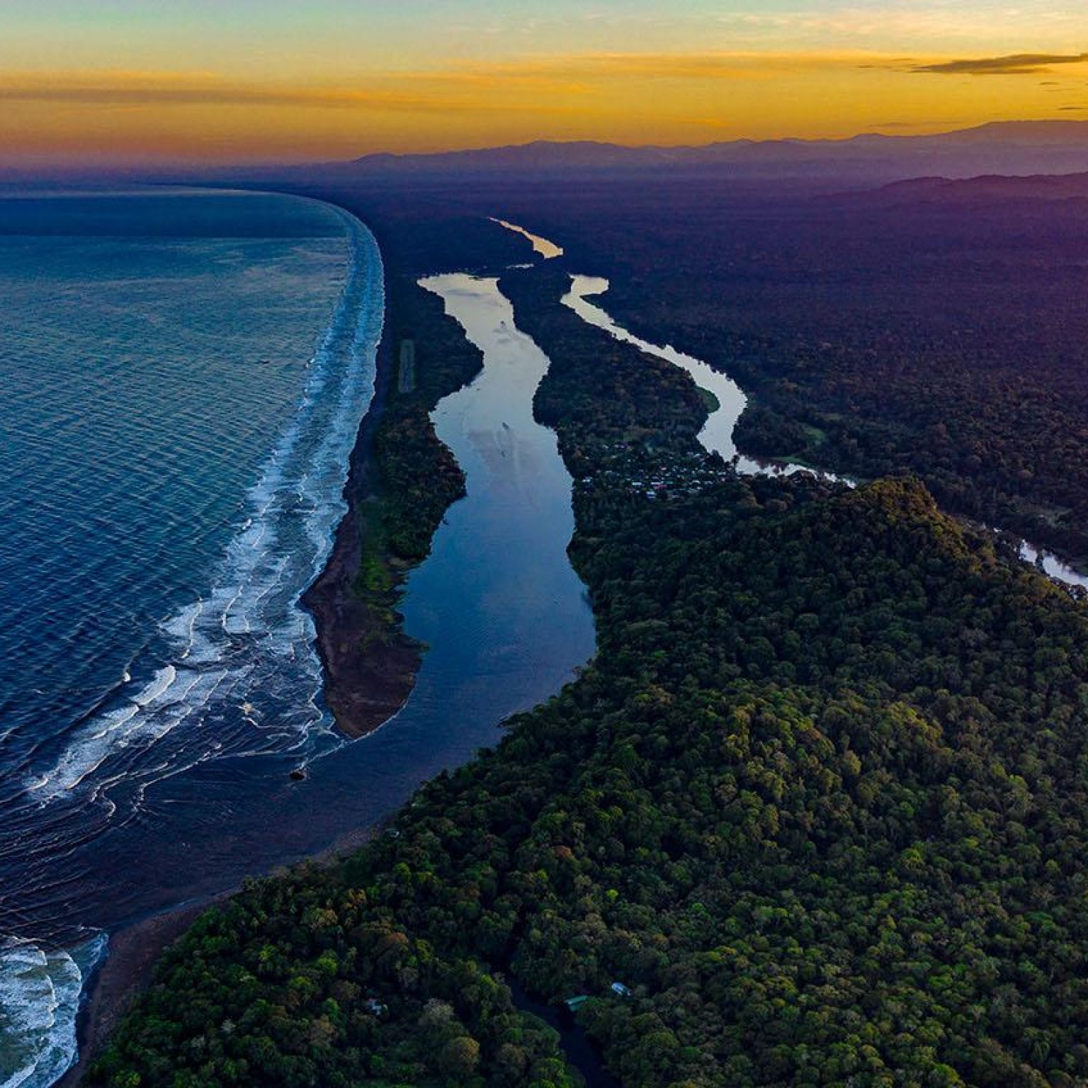 mar-caraibas-tortuguero-canais